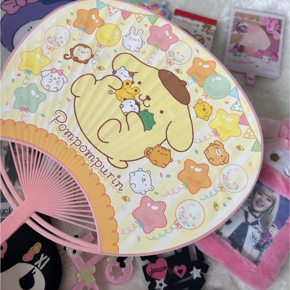 Sanrio+kpop set - Picture 3 of 8